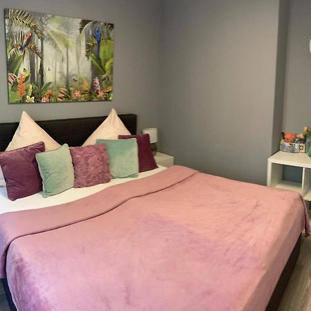 Family Apartment คาร์ลสรูเฮอ ภายนอก รูปภาพ