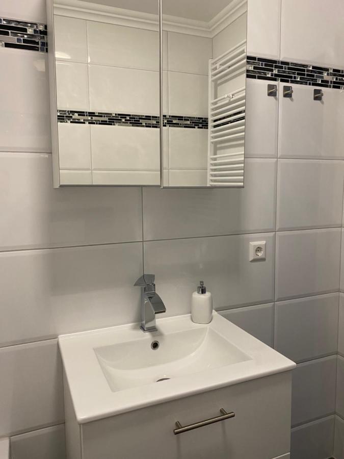 Family Apartment คาร์ลสรูเฮอ ภายนอก รูปภาพ