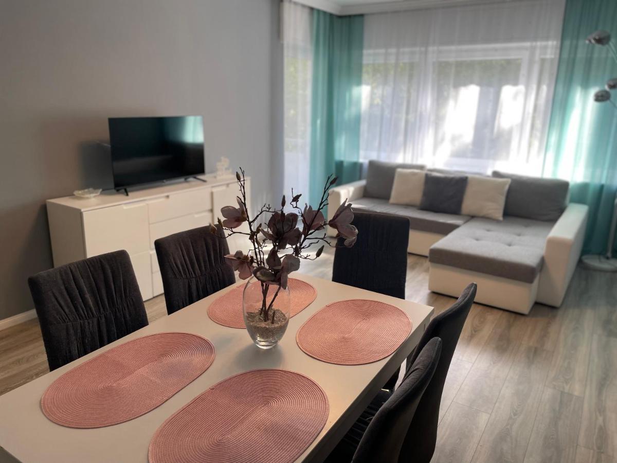Family Apartment คาร์ลสรูเฮอ ภายนอก รูปภาพ