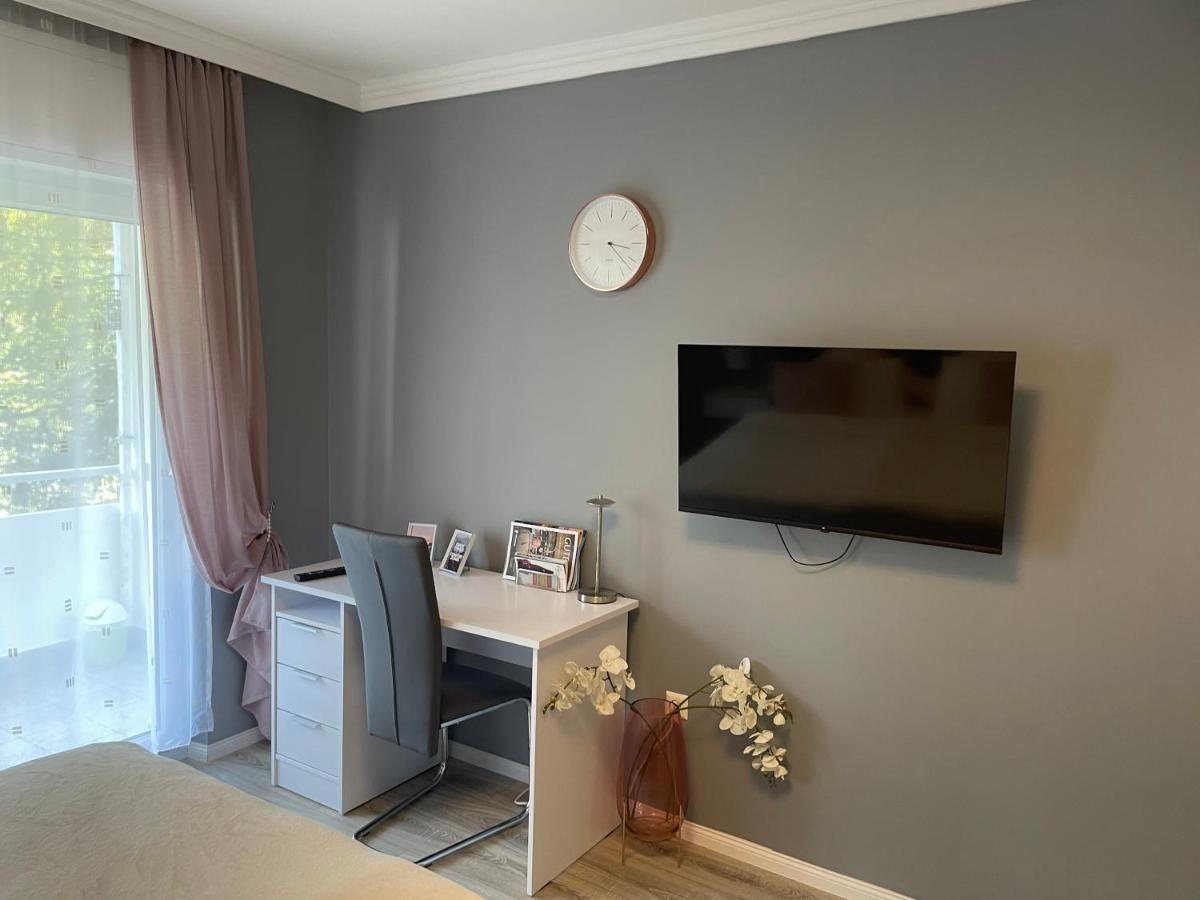 Family Apartment คาร์ลสรูเฮอ ภายนอก รูปภาพ