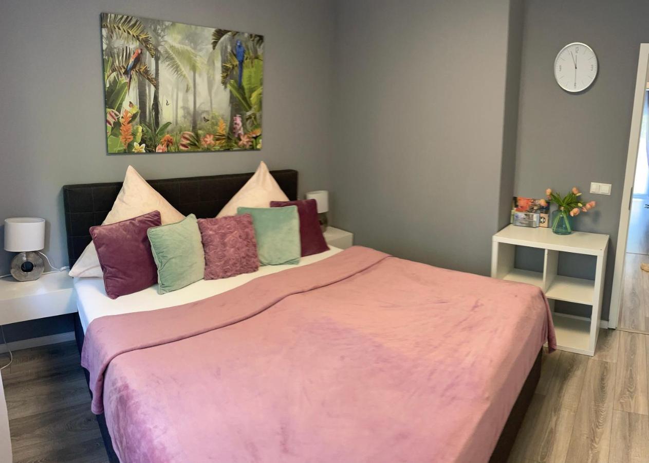 Family Apartment คาร์ลสรูเฮอ ภายนอก รูปภาพ