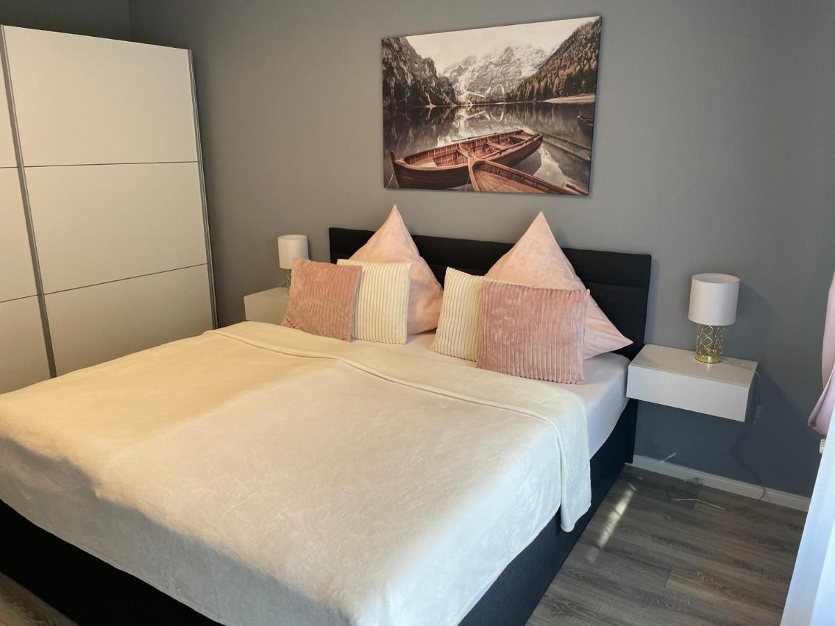 Family Apartment คาร์ลสรูเฮอ ภายนอก รูปภาพ