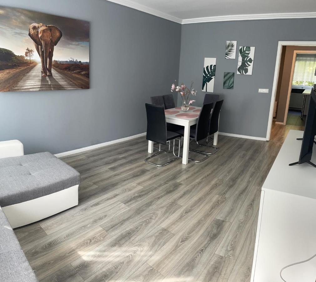 Family Apartment คาร์ลสรูเฮอ ภายนอก รูปภาพ