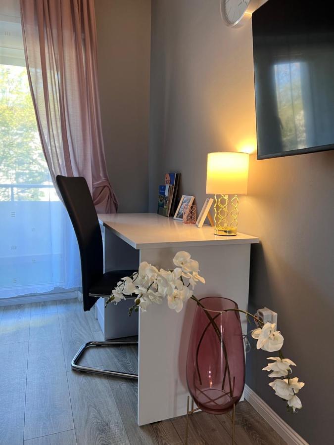 Family Apartment คาร์ลสรูเฮอ ภายนอก รูปภาพ