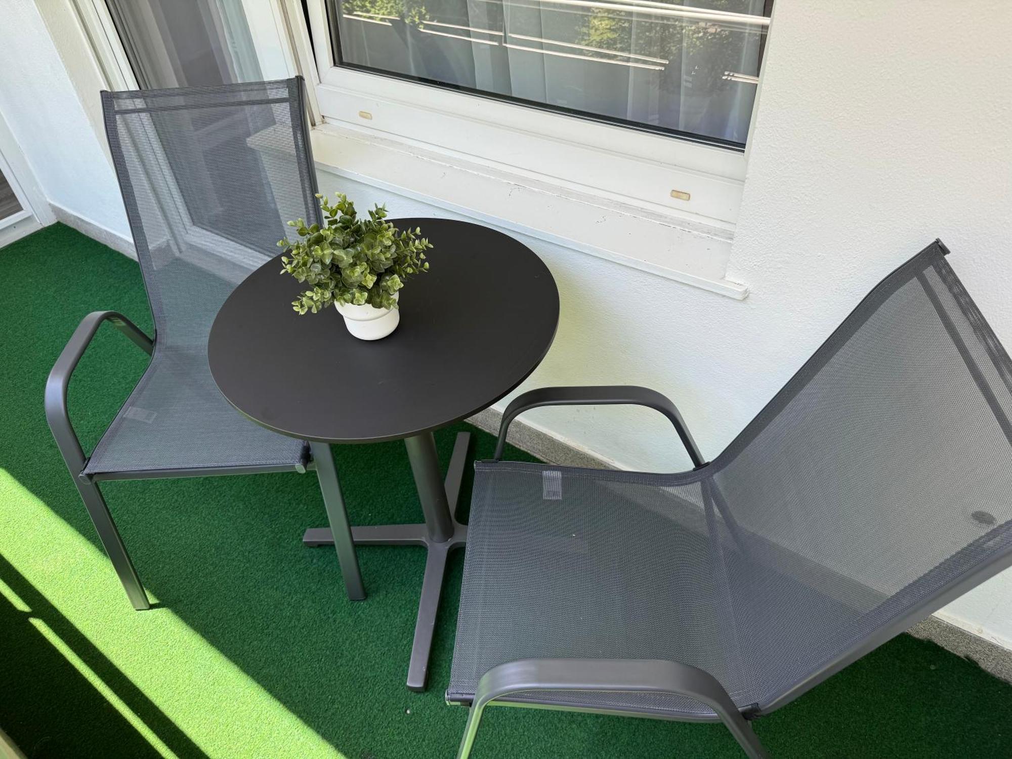 Family Apartment คาร์ลสรูเฮอ ภายนอก รูปภาพ